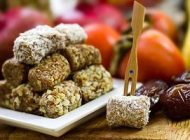 طرز تهیه رولت خرما با مغز گردو در خانه