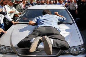 بازسازی ربودن بنیتا در حضور پلیس و بازیگری پدر بنیتا بازسازی ربودن بنیتا در حضور پلیس و بازیگری پدر بنیتا