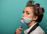 اصلاح صورت با تیغ برای خانم ها خوب است یا نه ؟