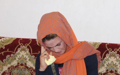 زن اردبیلی که چشمانش نخ می سازد + فیلم و عکس