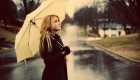 ترفند و نکات آرایش کردن مخصوص روزهای بارانی و برفی