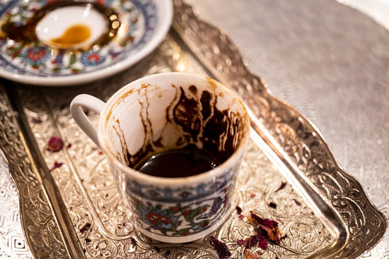 به فال قهوه اعتماد کنیم یا نه؟ از کجا بفهمیم فال قهوه واقعی است؟