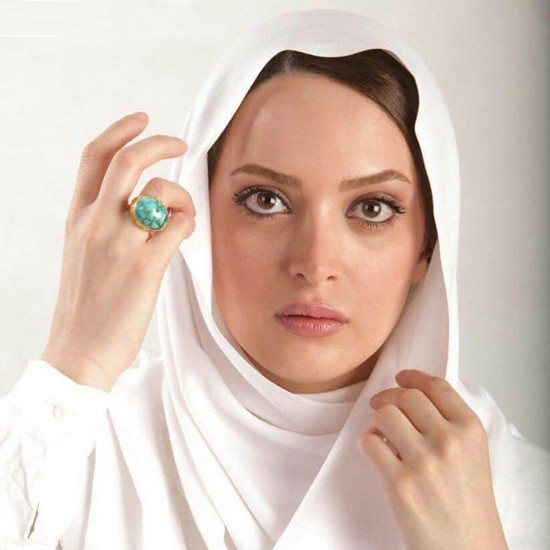 تیپ و استایل جنجالی بهنوش طباطبایی با آرایش غلیظ در اکران رد خون