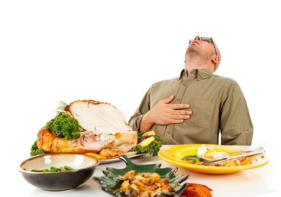 اگر یک روز پرخوری کنم چاق میشم یا نه؟رفع عذاب وجدان بعد از پرخوری