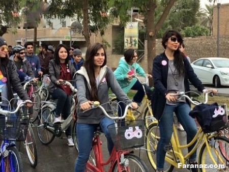 عکس های خوشگل و بی حجاب دختران عراقی در حال دوچرخه سواری