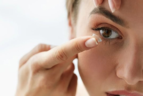مزایای استفاده از لنز چشم طبی