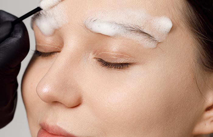 نحوه شستشوی ابروهای کاشته شده به چه صورت است ؟ نحوه شستشوی ابروهای کاشته شده به چه صورت است ؟