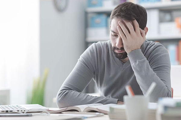 خیلی خوابیدم باز هم بی حال و کسل هستم! علتش چیه؟ خیلی خوابیدم باز هم بی حال و کسل هستم! علتش چیه؟