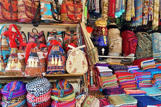 مراکز خرید مدرن و بازارهای محلی در آنتالیا از خرید لوکس تا صنایع دستی