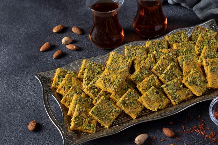 صنایع دستی و سوغات قم؛ از سوهان تا فرش دستباف صنایع دستی و سوغات قم؛ از سوهان تا فرش دستباف